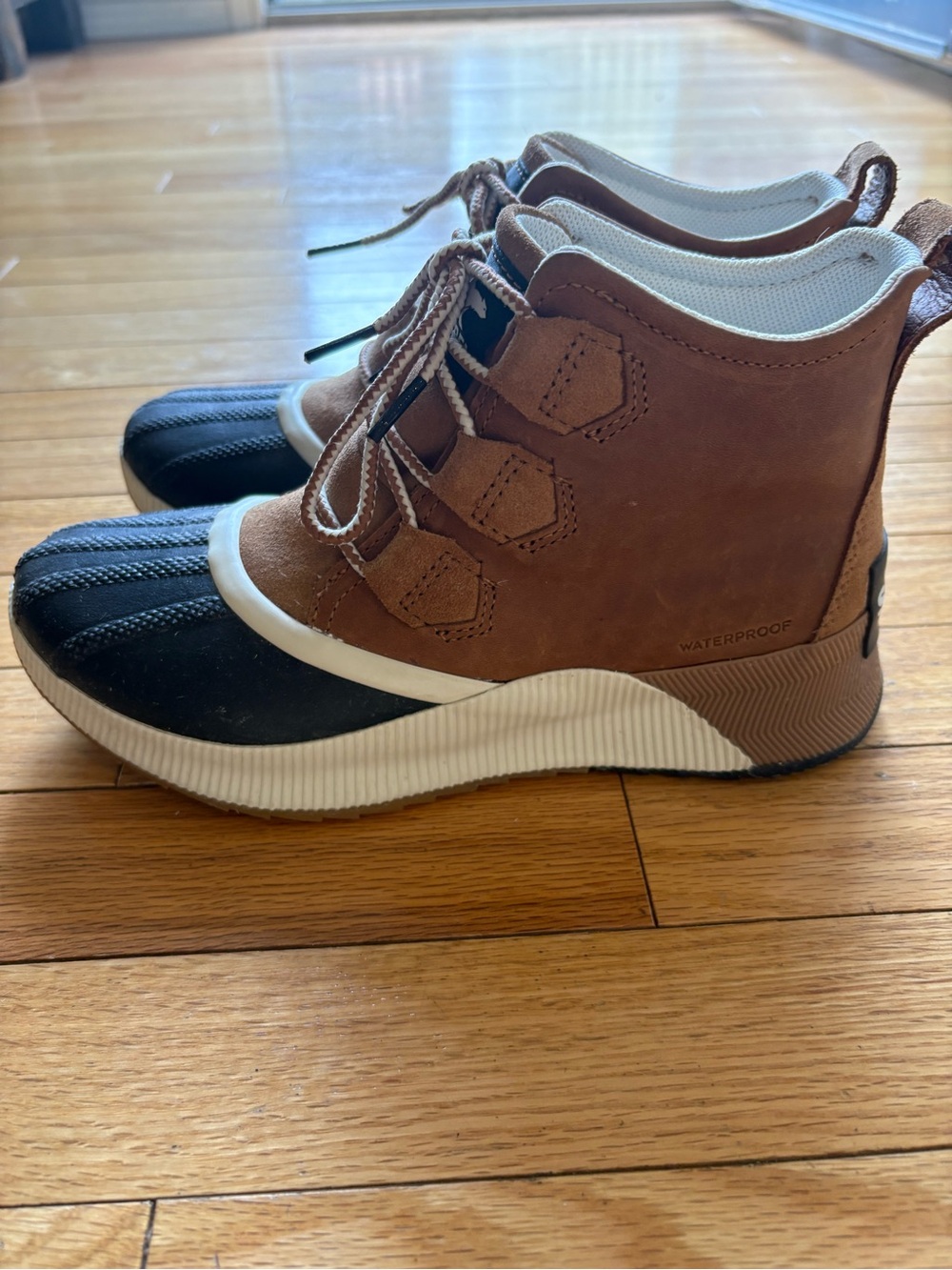 Sorel Waterproof Women’s Brown and Black Duck Boots - Picture 4 of 9